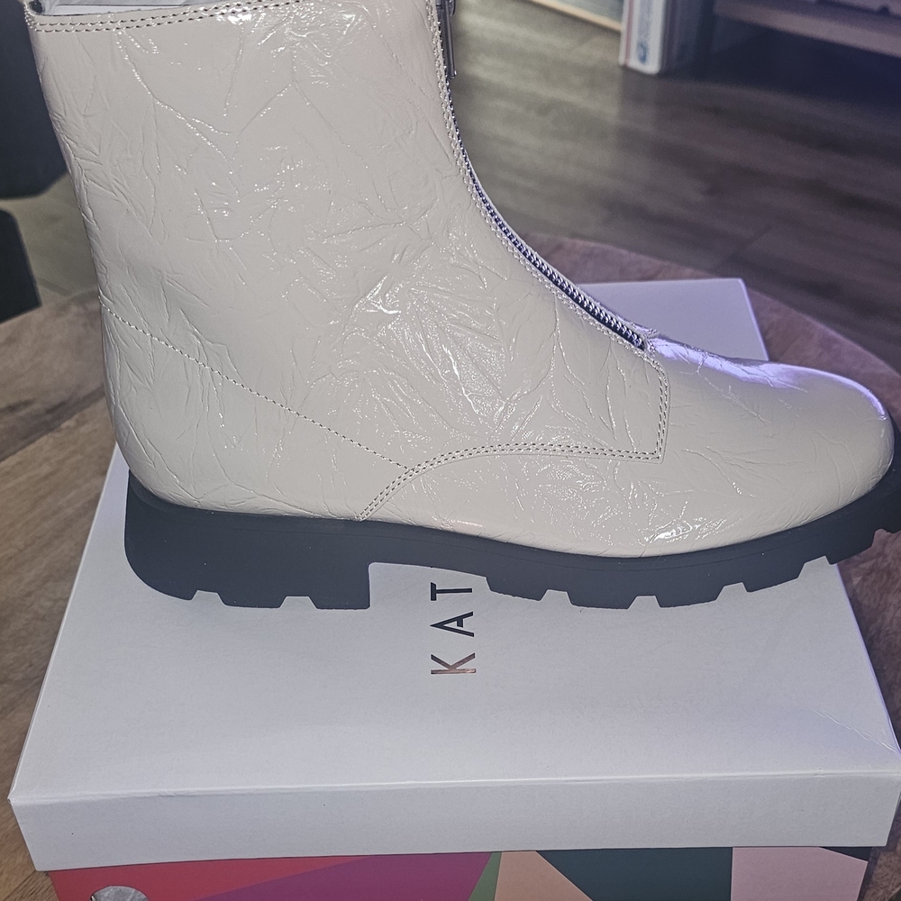 Katy Perry “The Daarling” Combat Boots Katy Perry Collections Cream Combat Boots - Picture 2 of 3